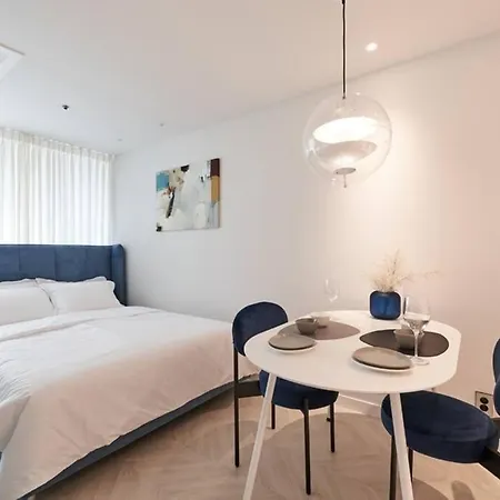 1Mins Hongik Station - Muse02 Apartment